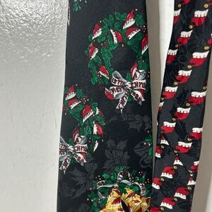 Festive Christmas Wreath and Santa Tie